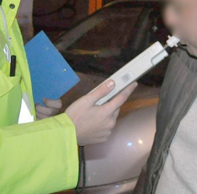 Accident cu miros de alcool, la Hârşova: şoferul şi pietonul, beţi turtă